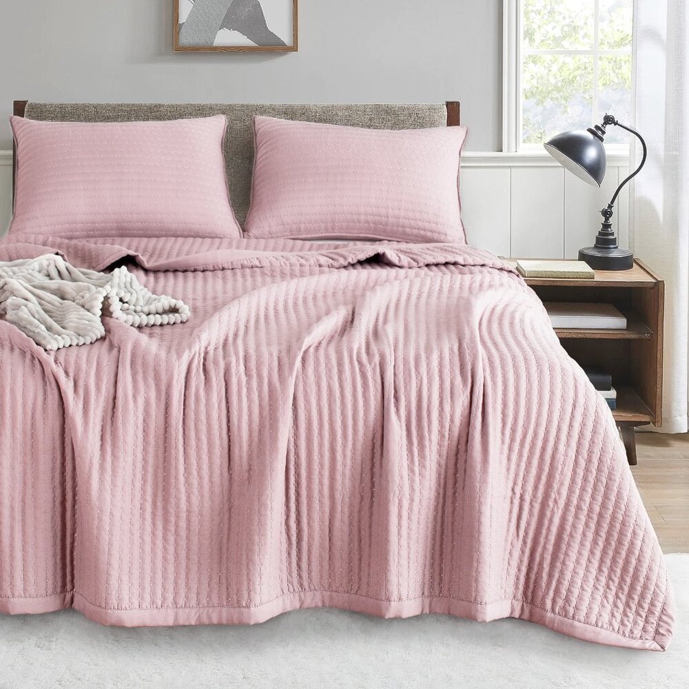 Oversized King Quilt Set - Pink -  New In Original Packaging